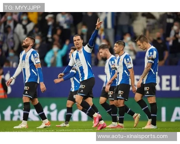 皇家奥维耶多1-0皇家社会，登东克尔助球队取胜